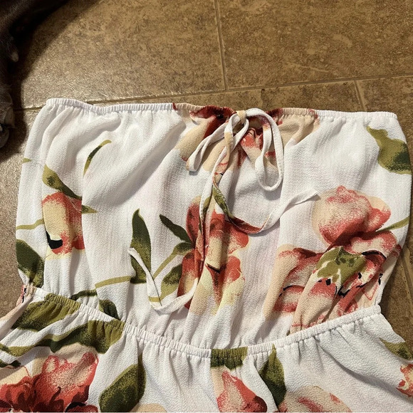 Boutique Sleeveless Short Jumpsuit Romper Large Light Cream and Peach Flowers - Picture 5 of 6